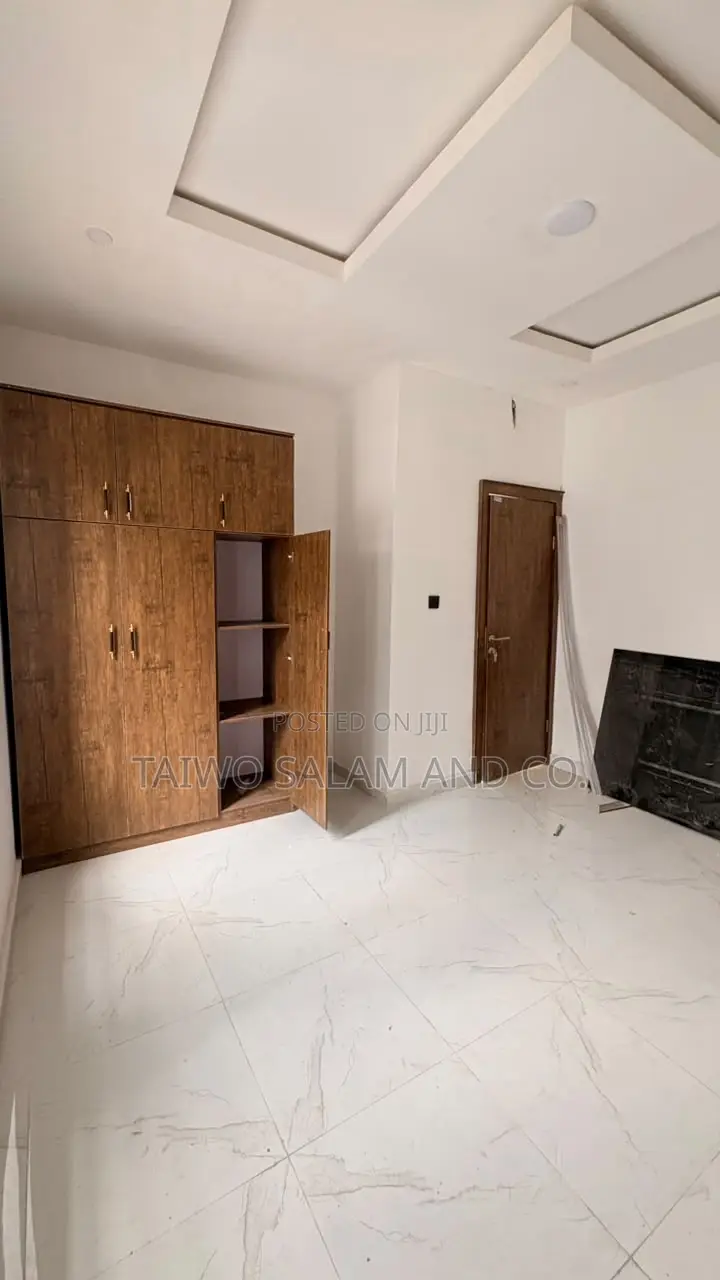 4bdrm Duplex in Basorun for sale in Basorun