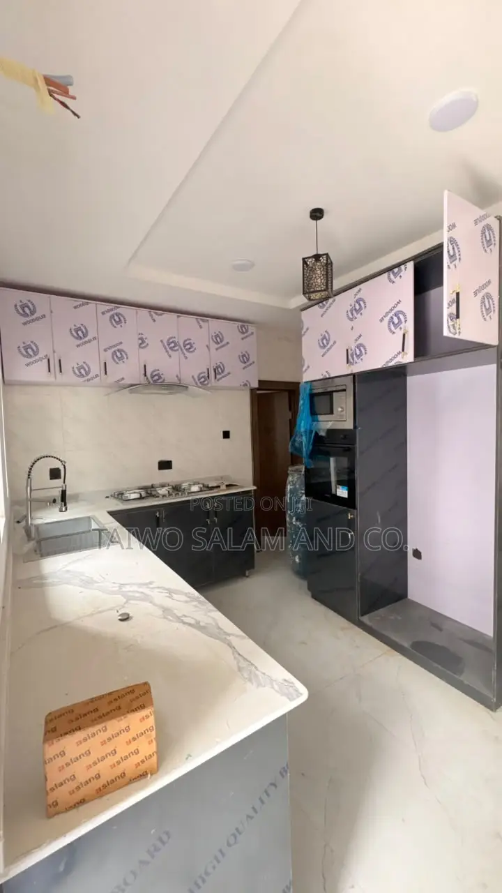 4bdrm Duplex in Basorun for sale in Basorun