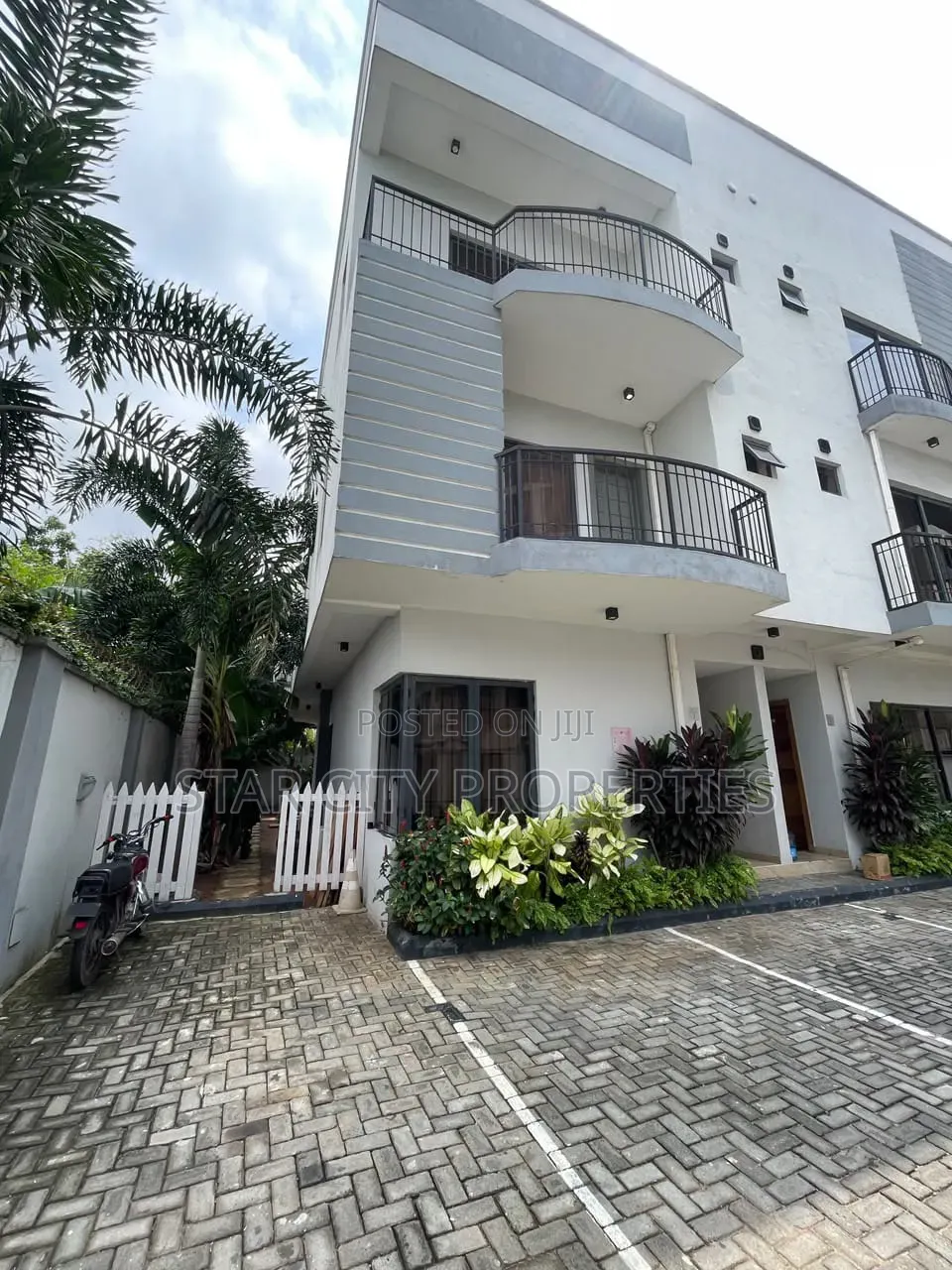 4bdrm Townhouse / Terrace in Ikeja Lagos for rent in Ikeja GRA