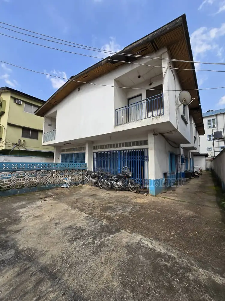 6bdrm Duplex in Abeokuta Street, Oba Akran for sale in Oba Akran