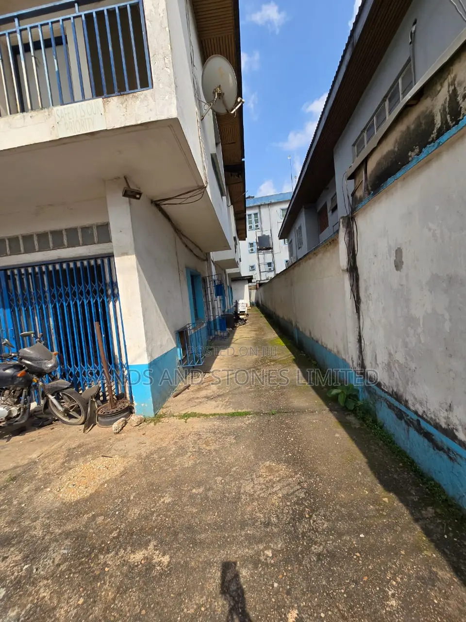 6bdrm Duplex in Abeokuta Street, Oba Akran for sale in Oba Akran