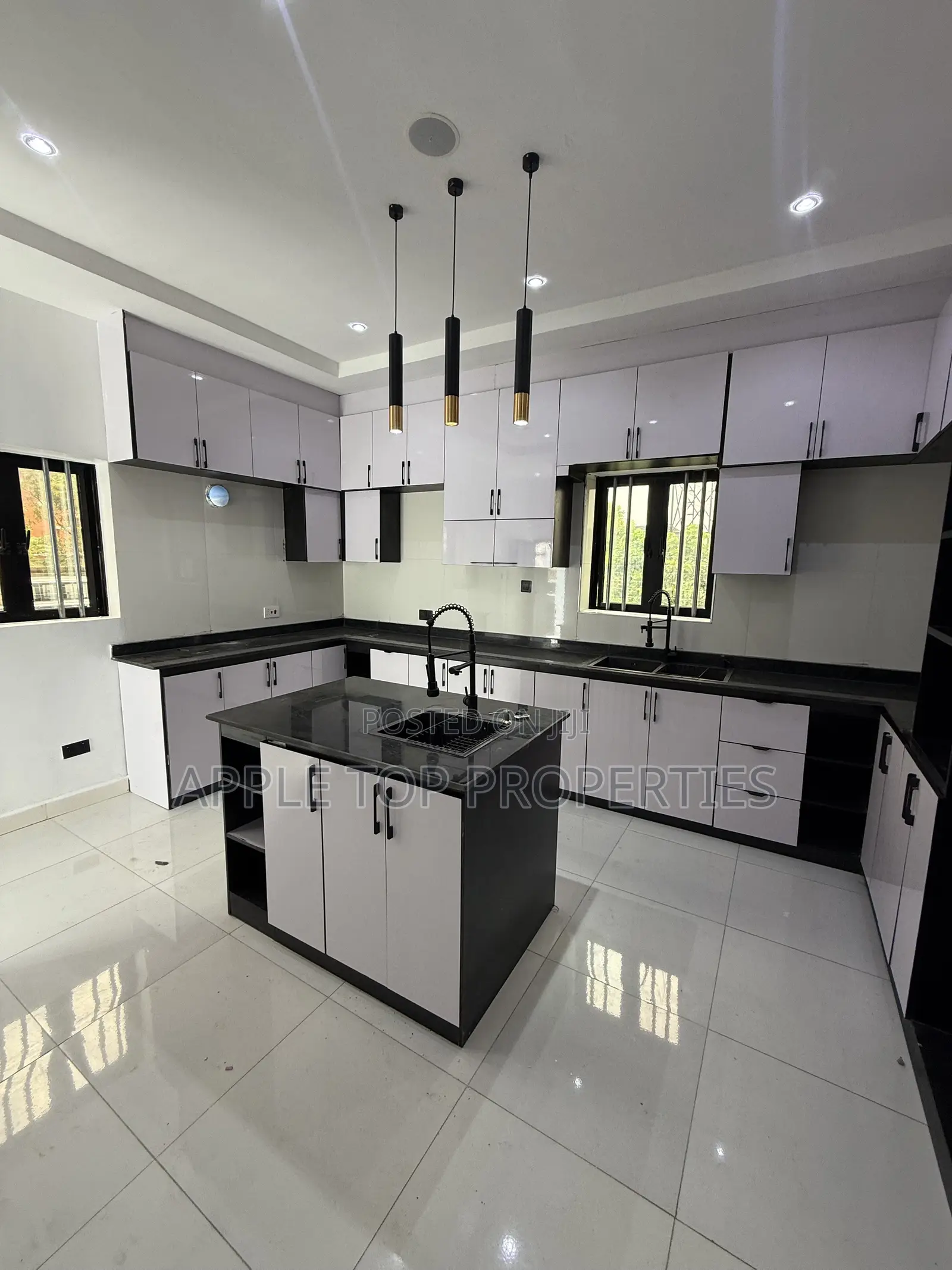 5bdrm Duplex in Centenary City, Enugu for sale in Enugu