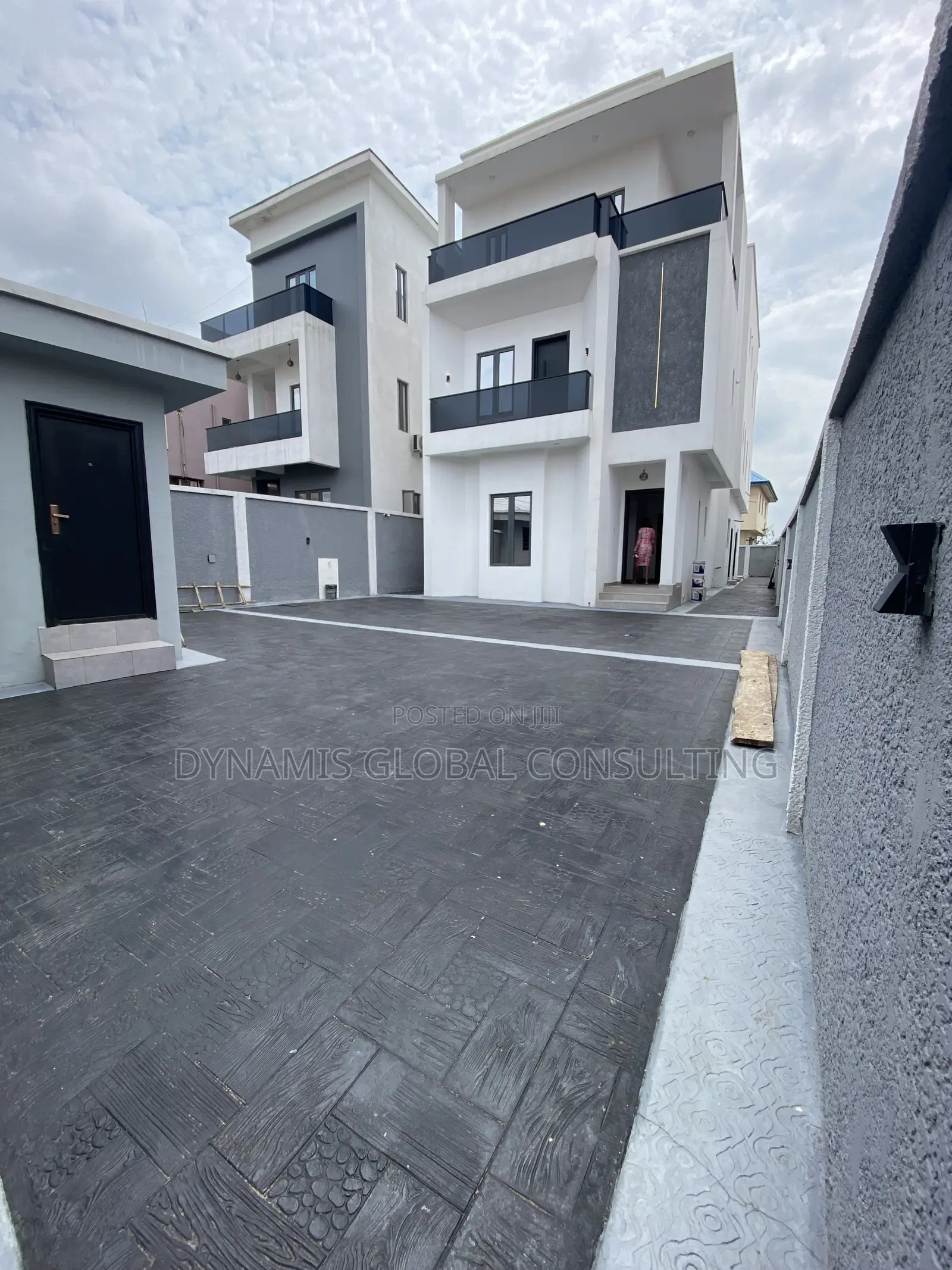 Furnished 7bdrm Duplex in Magodo Phase 2 Gra for sale in GRA Phase 2 Shangisha