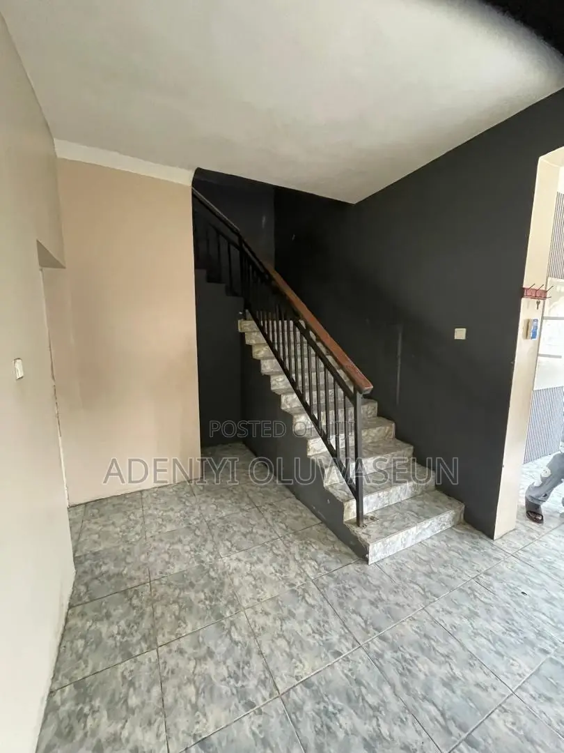 4bdrm Duplex in Chevron for rent in Chevron