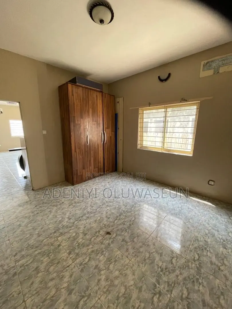 4bdrm Duplex in Chevron for rent in Chevron