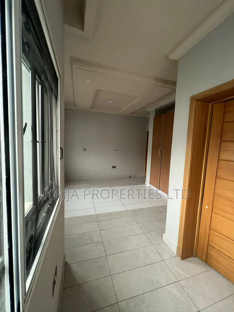 3bdrm Townhouse / Terrace in Lekki Phase 1 Right for rent in Lekki Phase 1