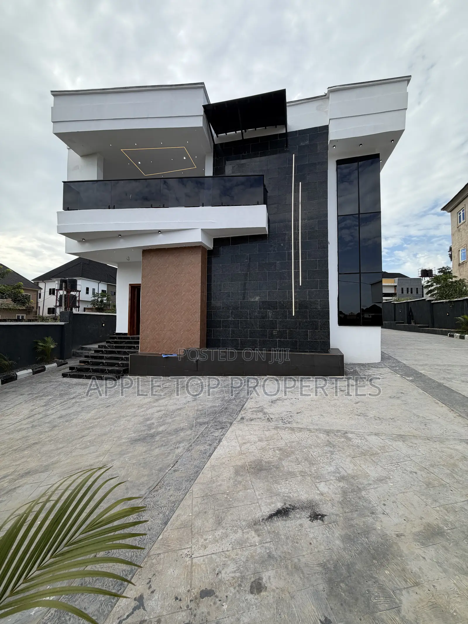 4bdrm Duplex in Enugu for sale in Enugu