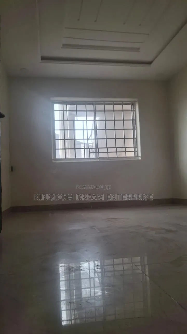 3bdrm Apartment in Surulere Lagos, Ijeshatedo for rent in Ijeshatedo