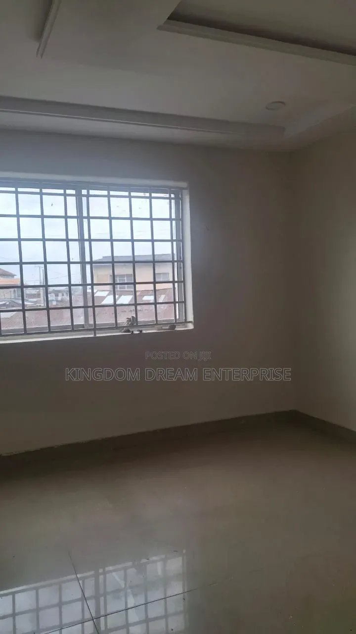 3bdrm Apartment in Surulere Lagos, Ijeshatedo for rent in Ijeshatedo