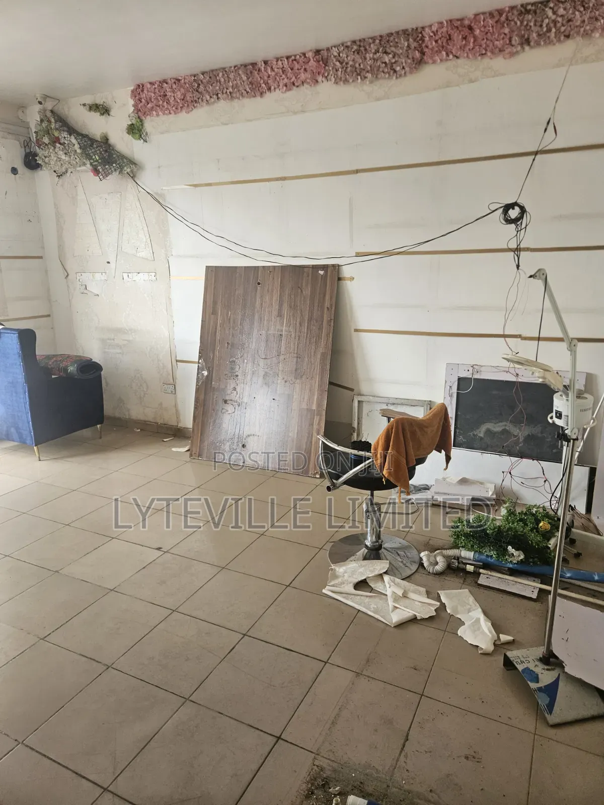 Office Space 32sqm in Utako