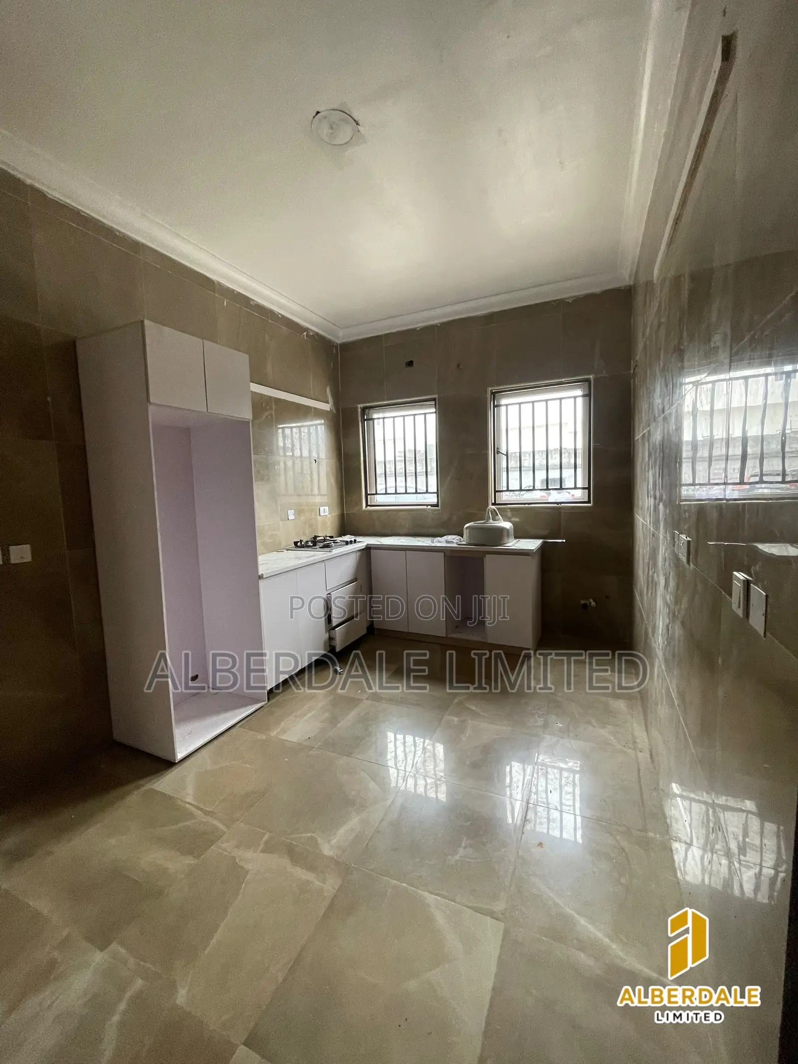 2bdrm Block of Flats in Chevron for rent in Chevron