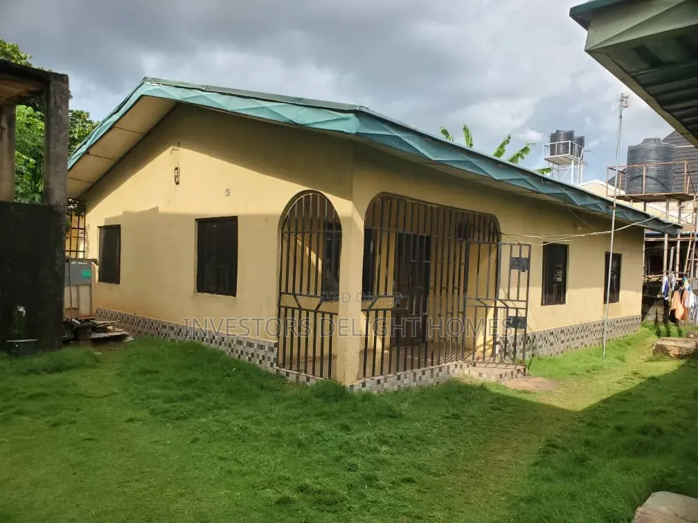 4bdrm Block of Flats in Oshimili North for sale in Oshimili North
