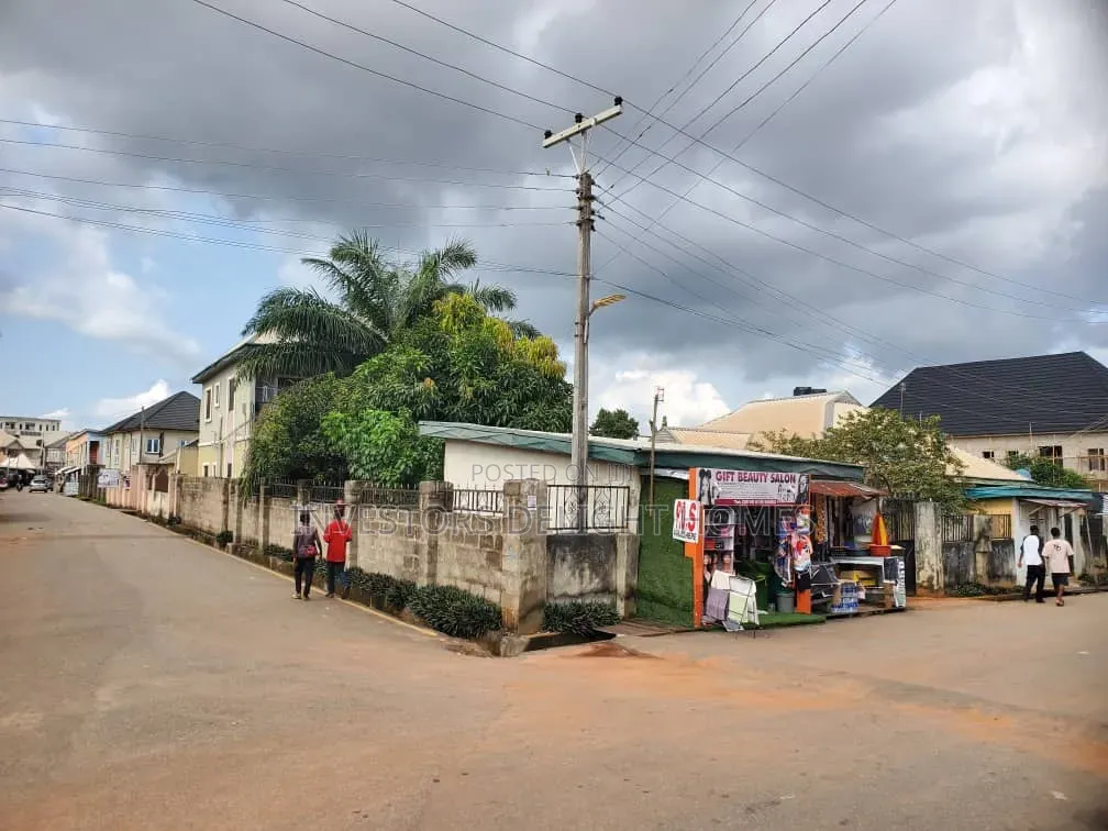 4bdrm Block of Flats in Oshimili North for sale in Oshimili North