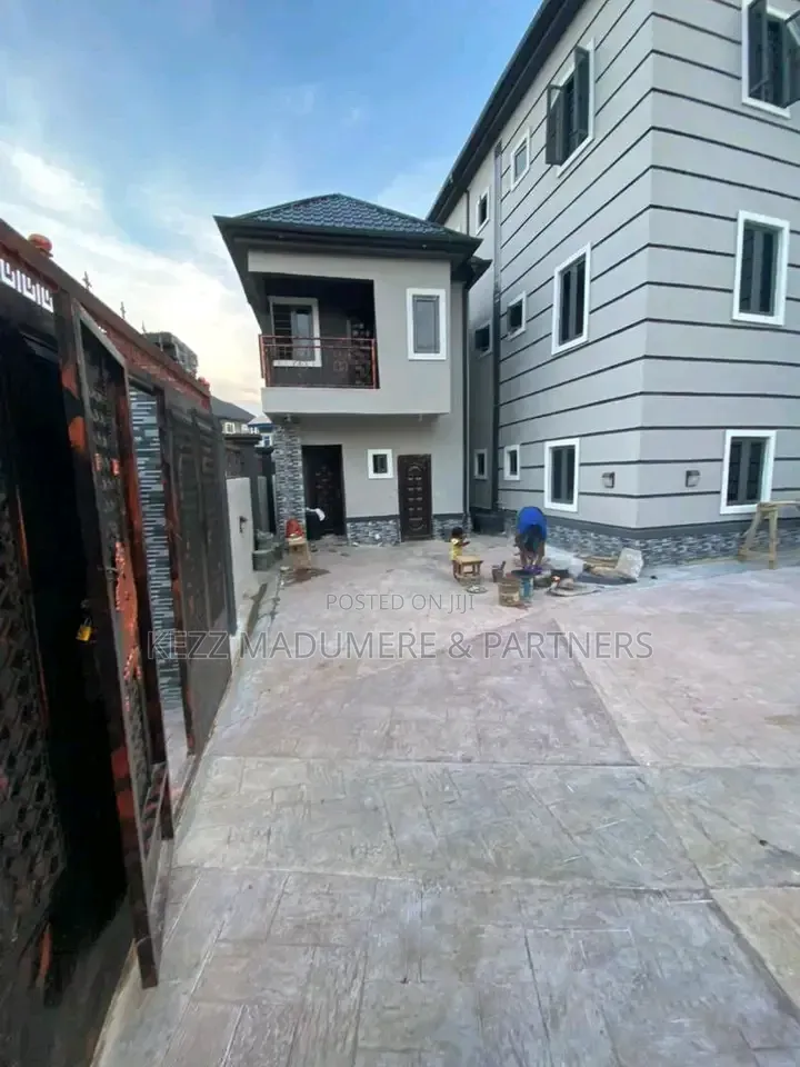 10bdrm Block of Flats in Spibat Umudagu Prof. for sale in Owerri
