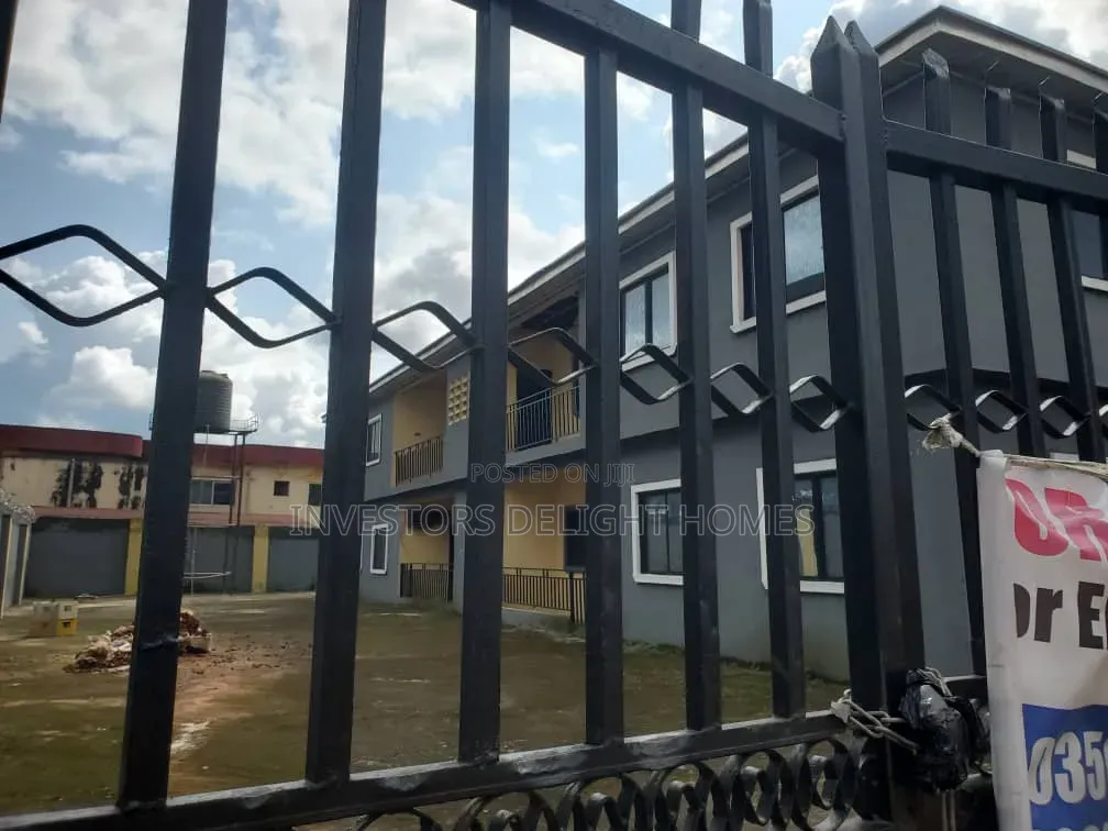 3bdrm Block of Flats in Oshimili South for sale in Oshimili South