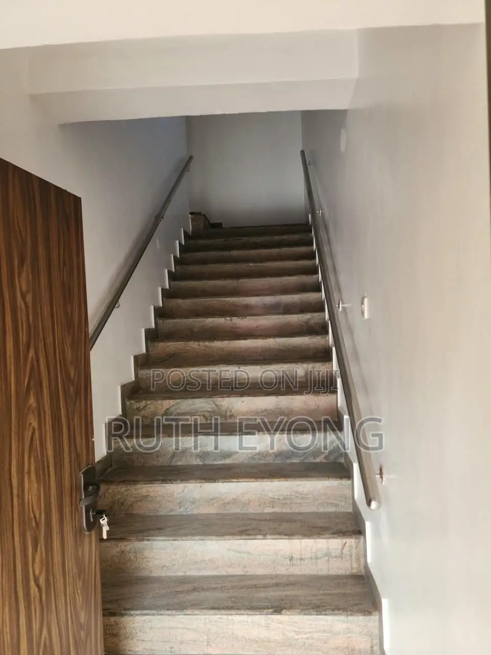 6bdrm House in Right Hand Side Of for rent in Lekki Phase 1