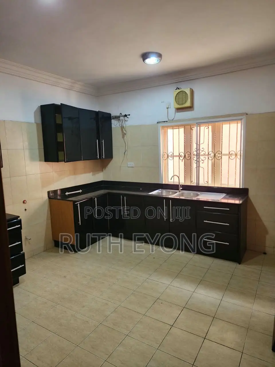 6bdrm House in Right Hand Side Of for rent in Lekki Phase 1