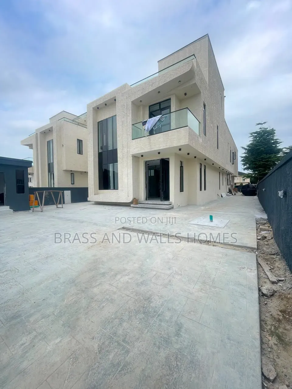 Furnished 5bdrm Duplex in Lakowe for sale in Lakowe