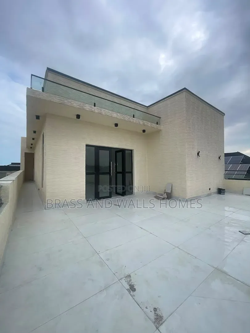 Furnished 5bdrm Duplex in Lakowe for sale in Lakowe
