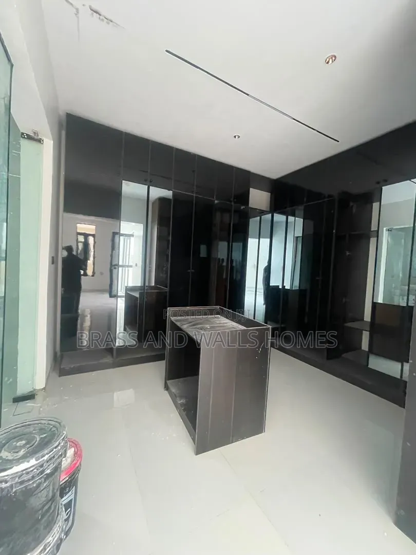 Furnished 5bdrm Duplex in Lakowe for sale in Lakowe