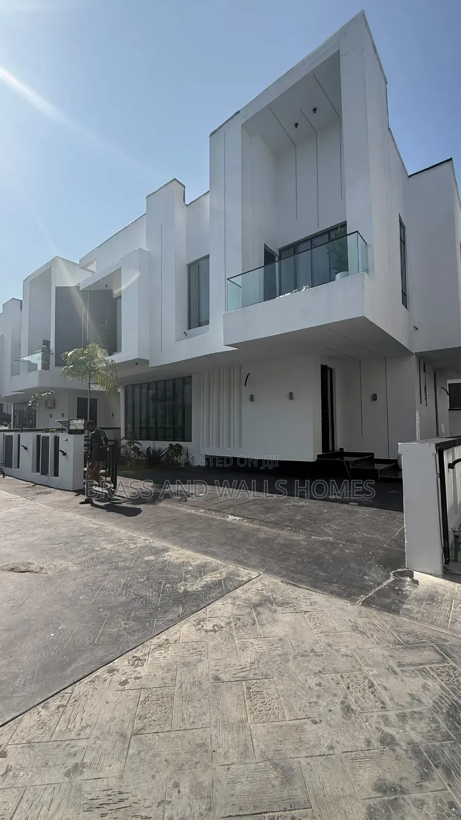 Furnished 5bdrm Duplex in Chevron for sale in Chevron