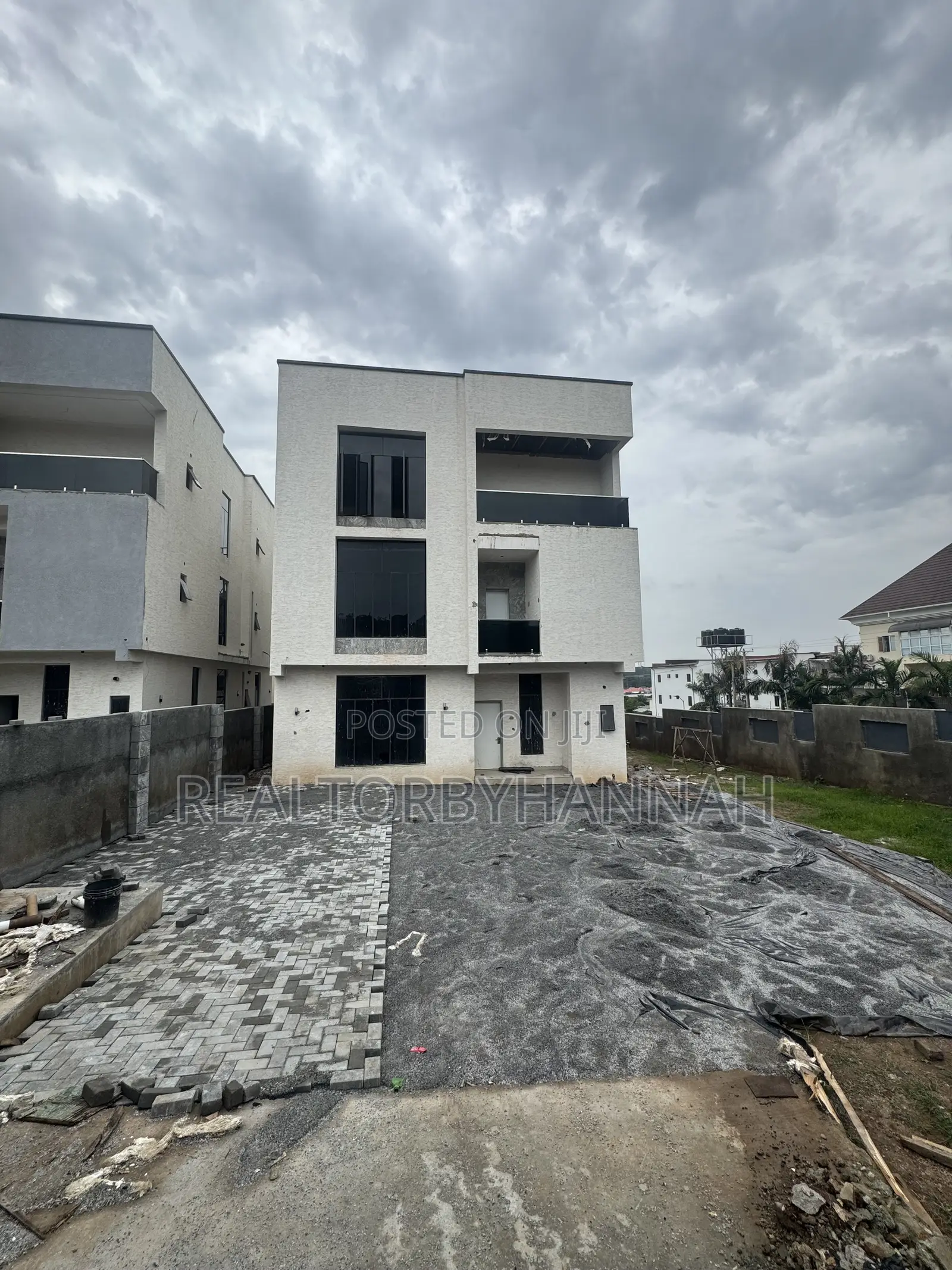 New Built 5 Bedrooms Stand Along Duplex With Attached Bq in Asokoro