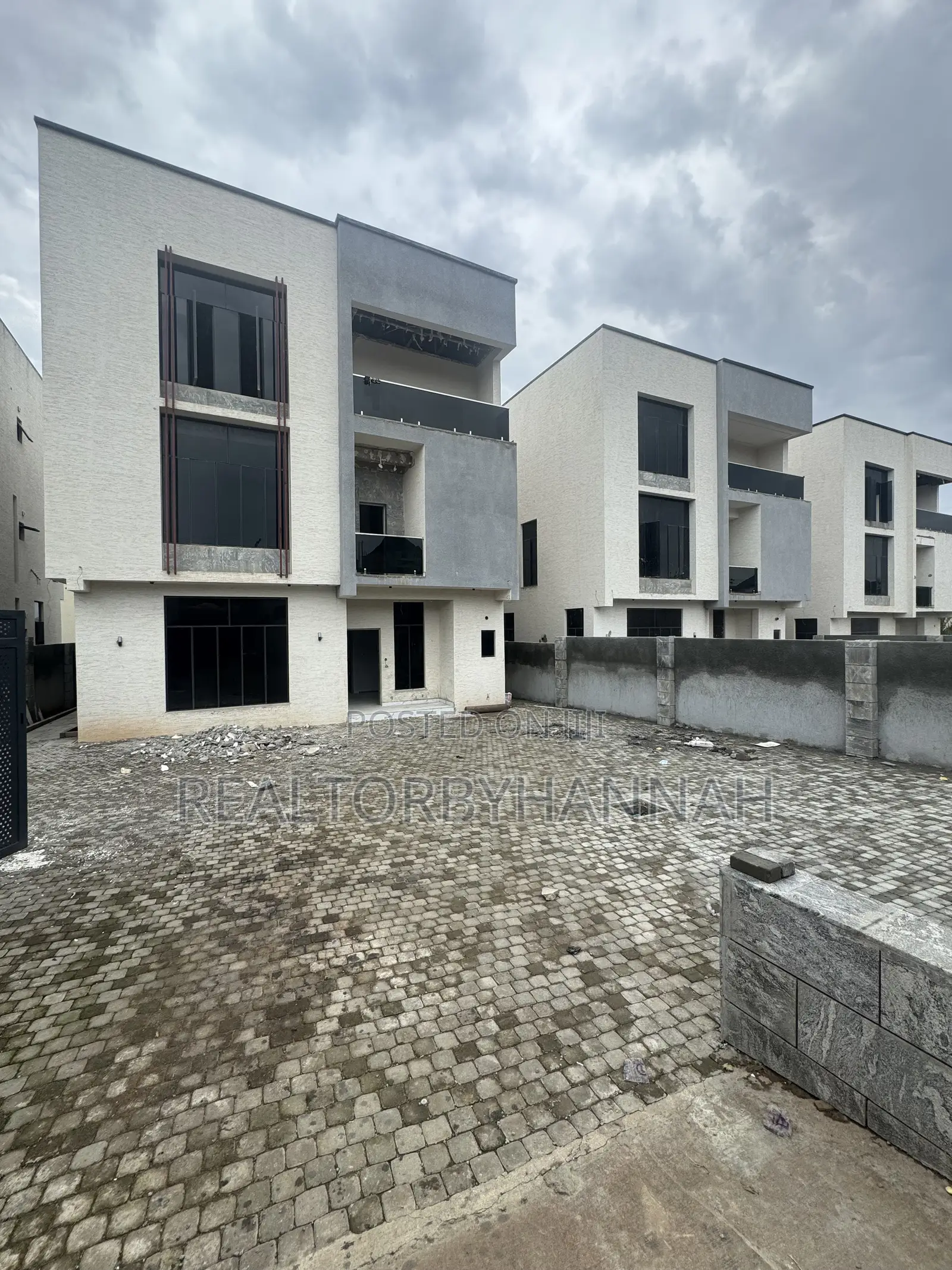 New Built 5 Bedrooms Stand Along Duplex With Attached Bq in Asokoro