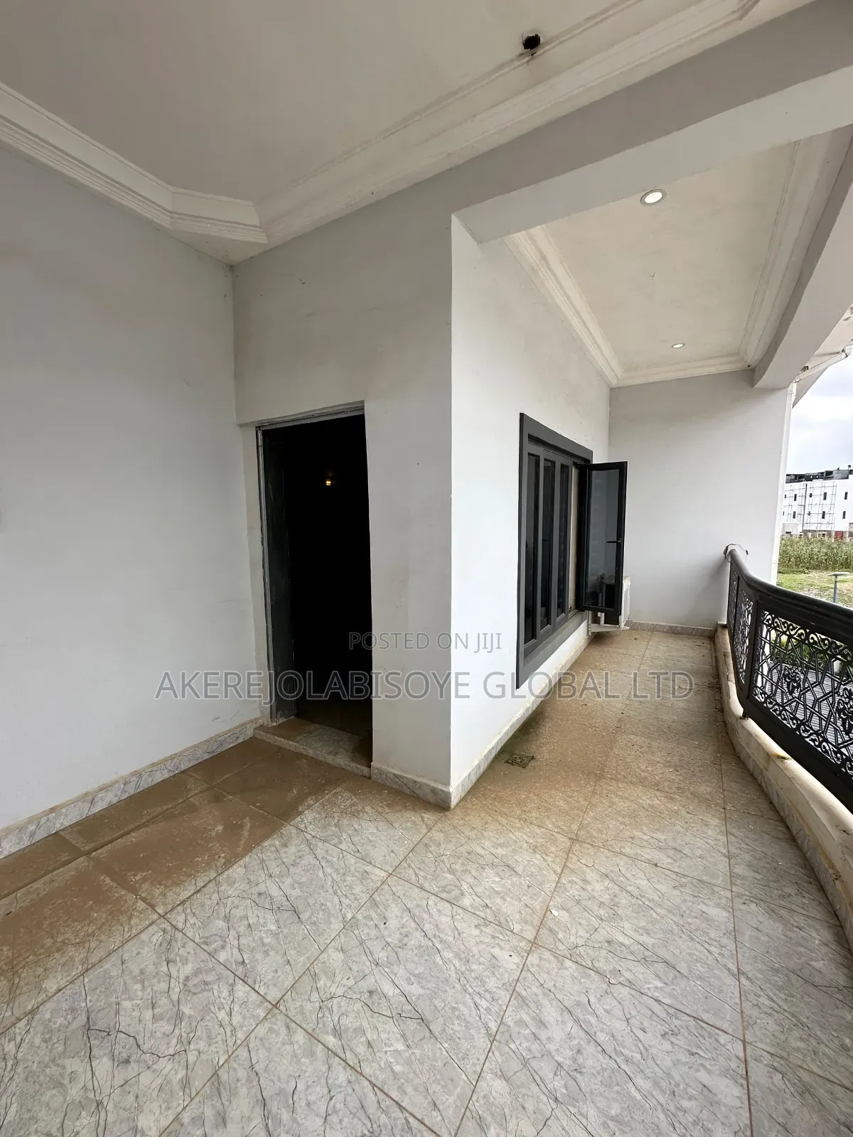 4bdrm Duplex in Close To Magistrate for rent in Life Camp