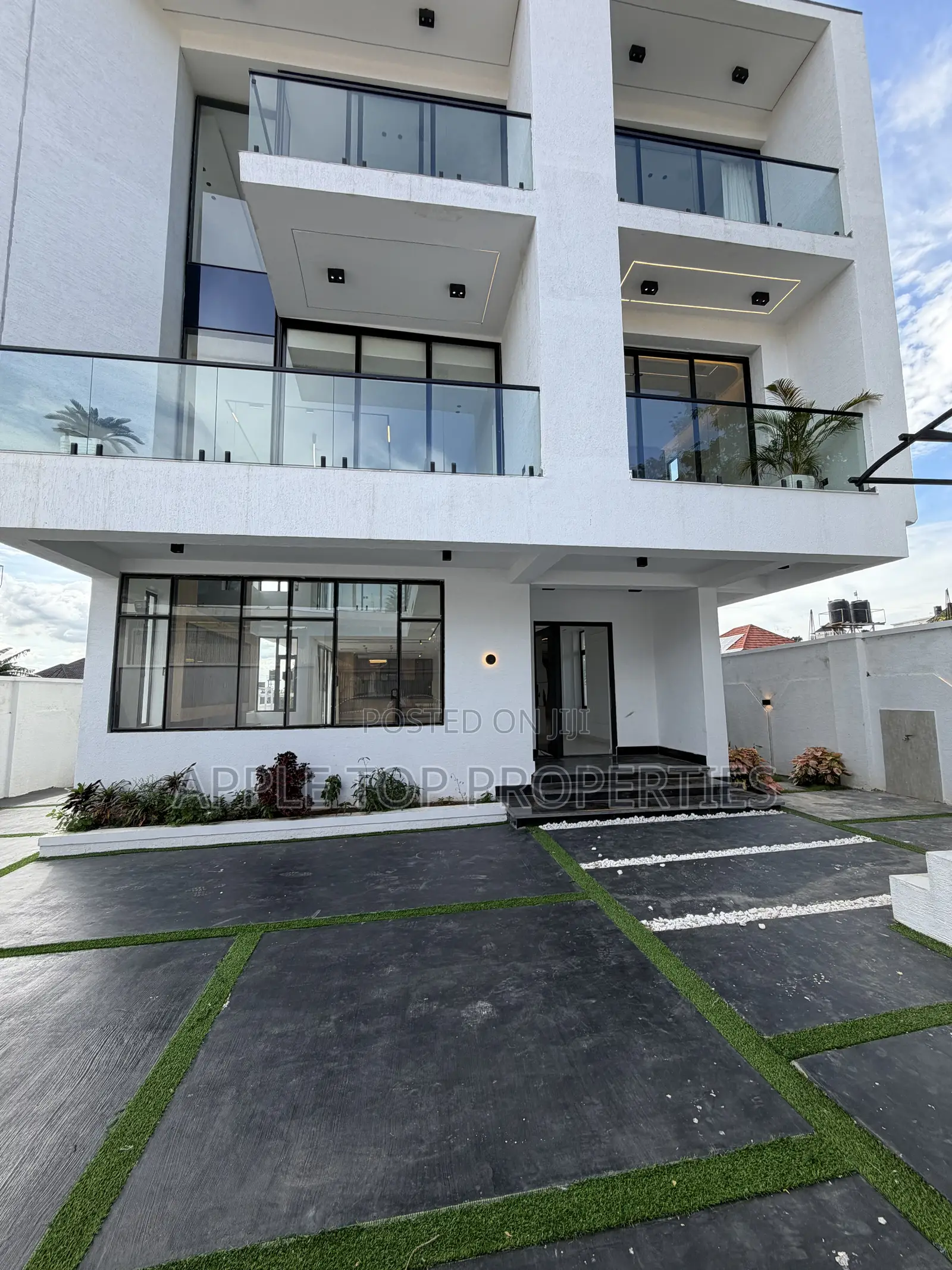 5bdrm Villa in Apo District for sale in Apo District