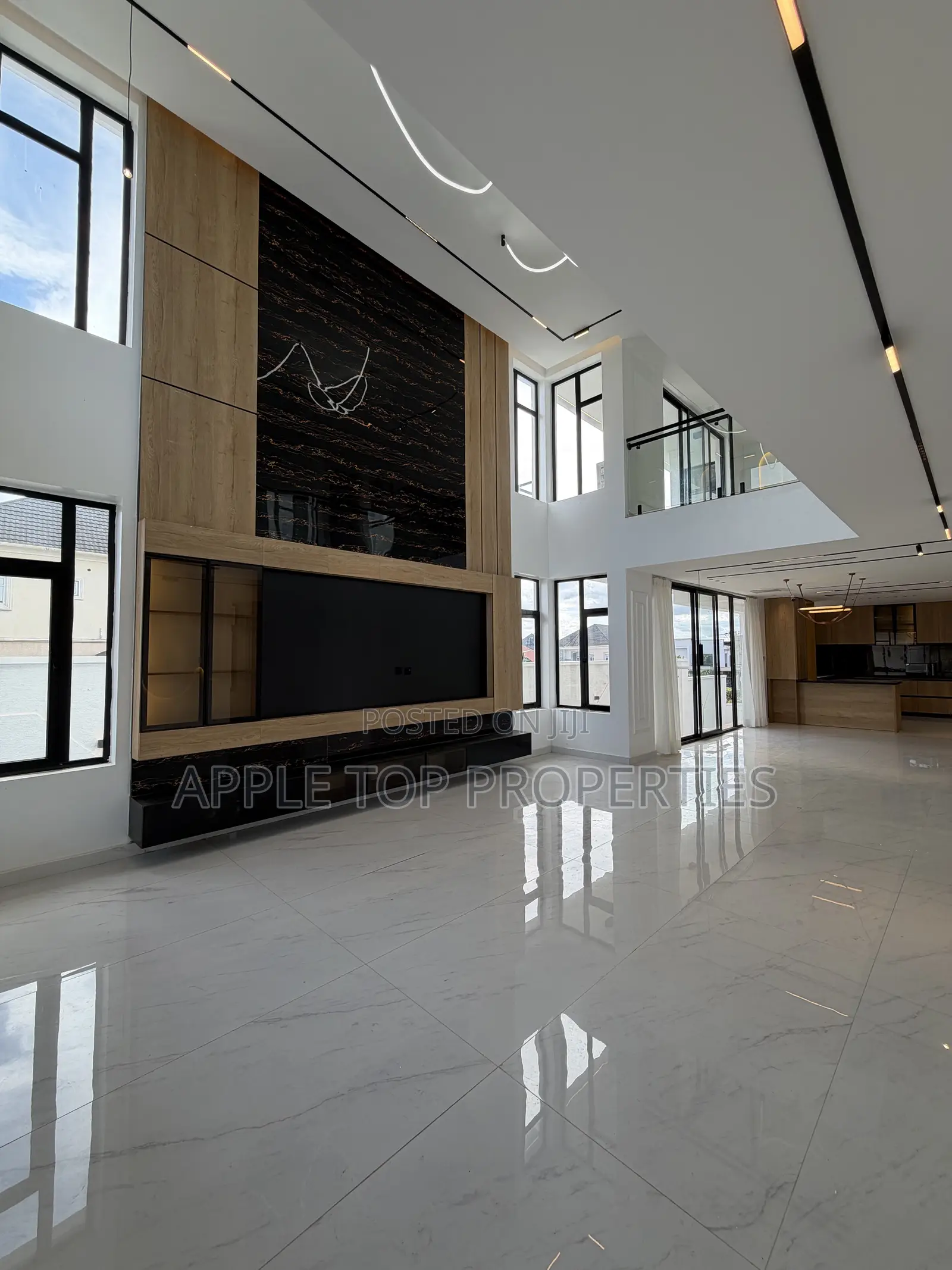 5bdrm Villa in Apo District for sale in Apo District
