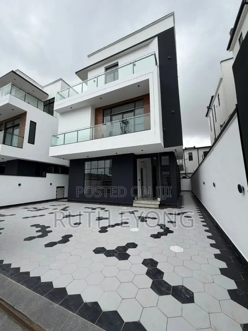 5bdrm Duplex in Chevron Lekki Lagos for sale in Chevron