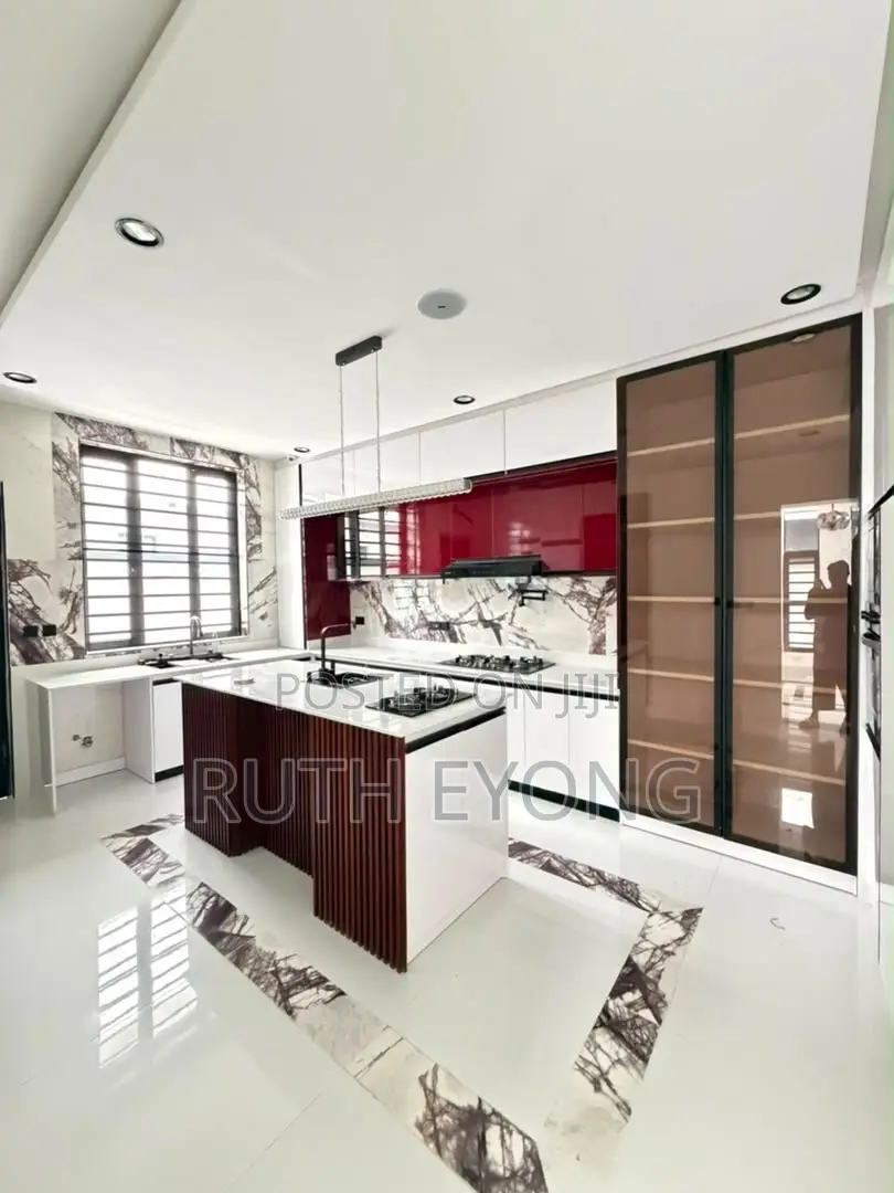 5bdrm Duplex in Chevron Lekki Lagos for sale in Chevron