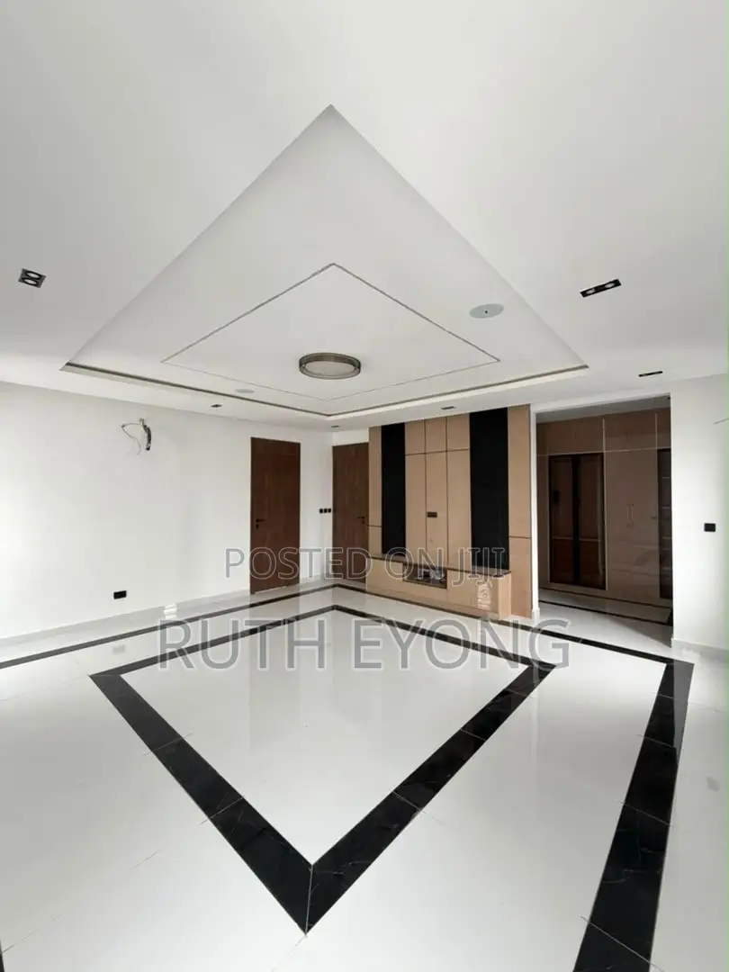 5bdrm Duplex in Chevron Lekki Lagos for sale in Chevron