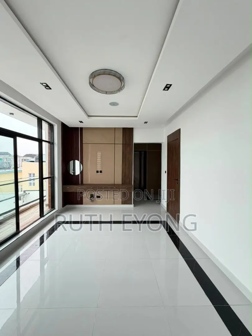 5bdrm Duplex in Chevron Lekki Lagos for sale in Chevron