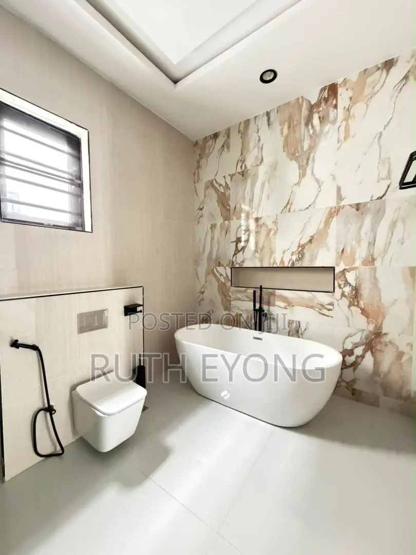 5bdrm Duplex in Chevron Lekki Lagos for sale in Chevron