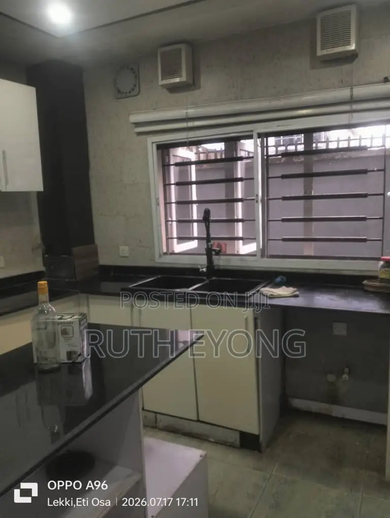 3bdrm Apartment in Ologolo Lekki Lagos for sale in Ologolo