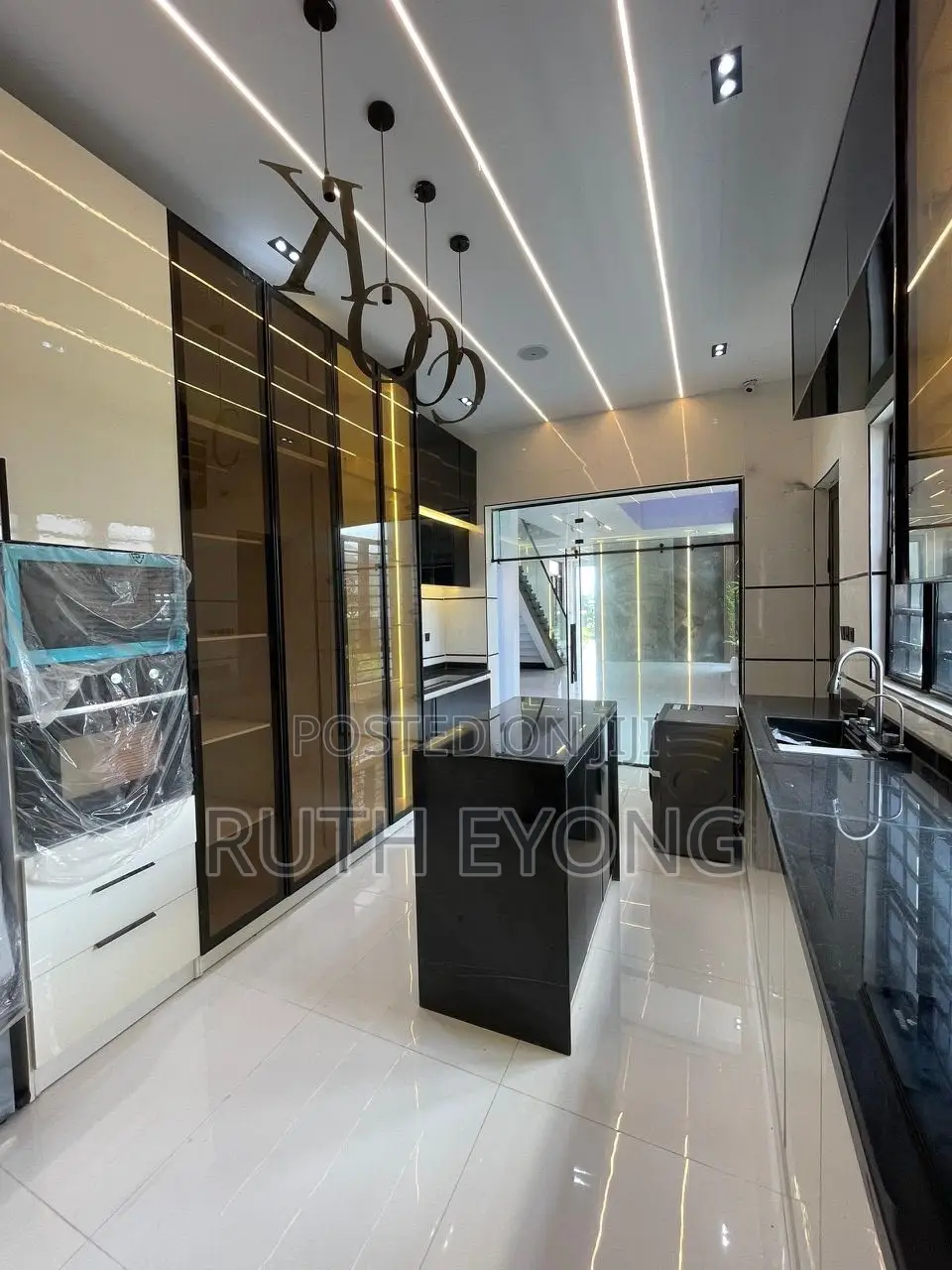 5bdrm Duplex in Ologolo for sale in Ologolo