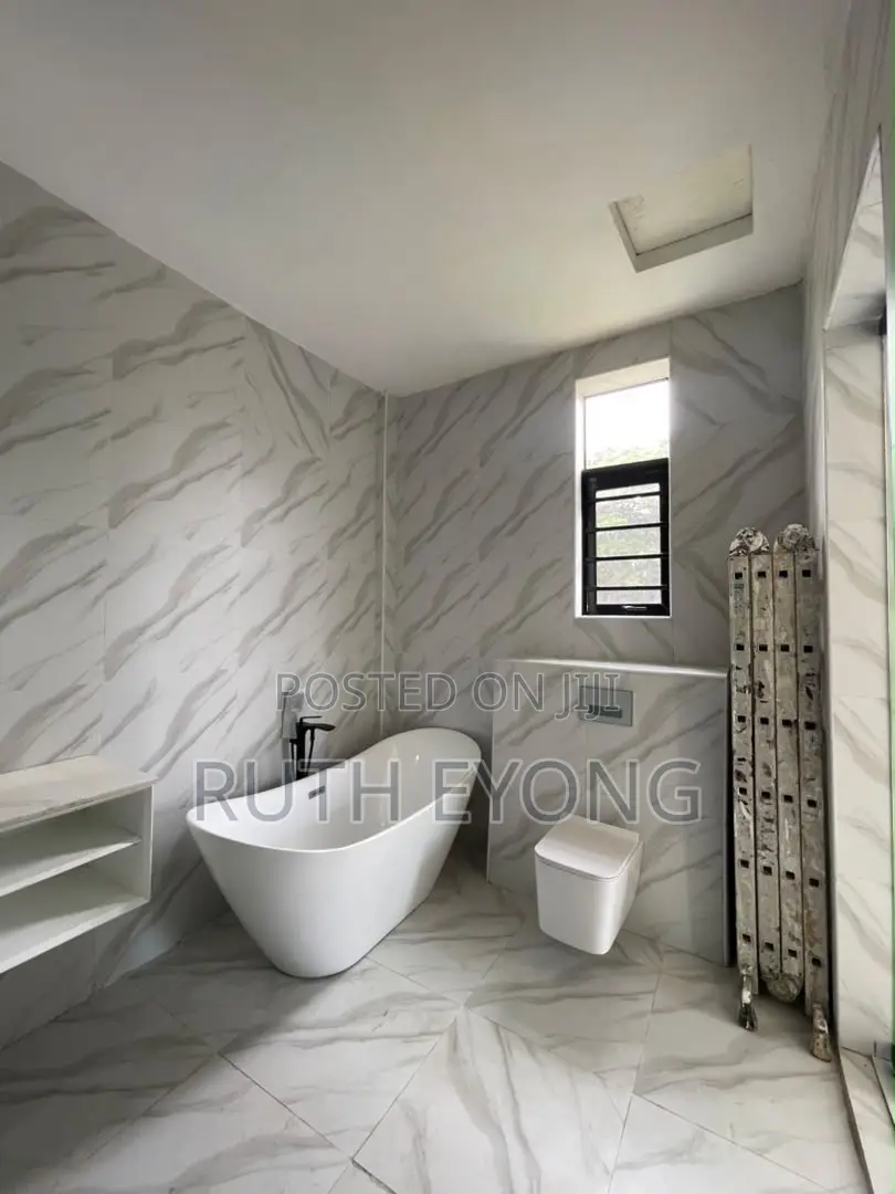 5bdrm Duplex in Chevron for sale in Chevron