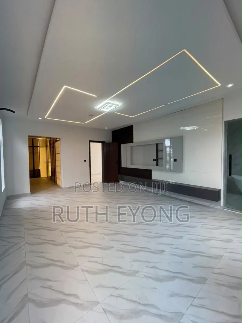 5bdrm Duplex in Chevron for sale in Chevron