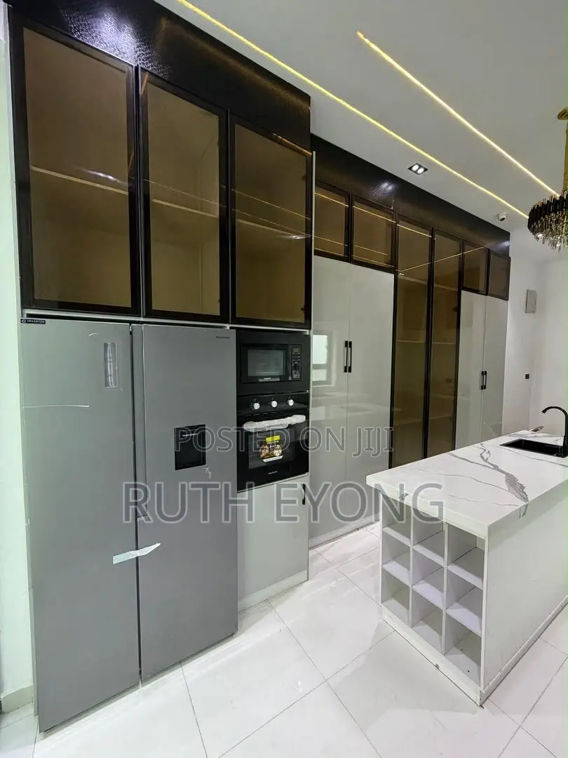 5bdrm Duplex in Ikota for sale in Ikota