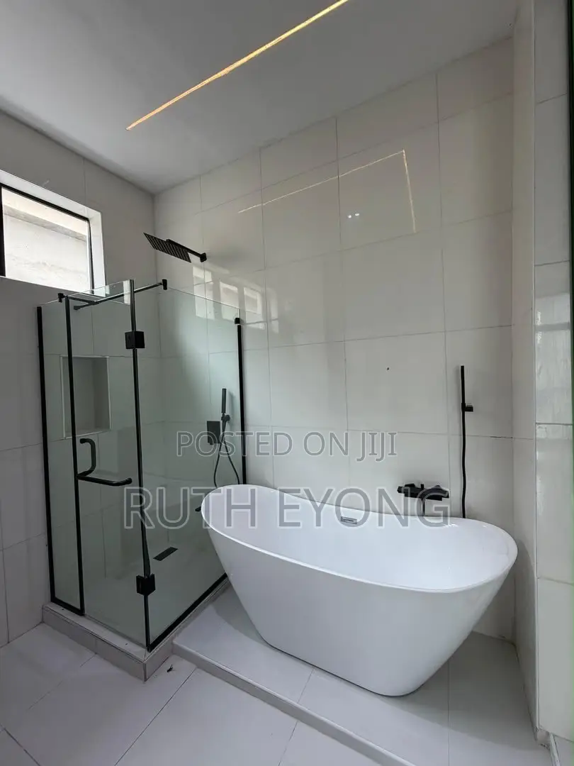 5bdrm Duplex in Ikota for sale in Ikota