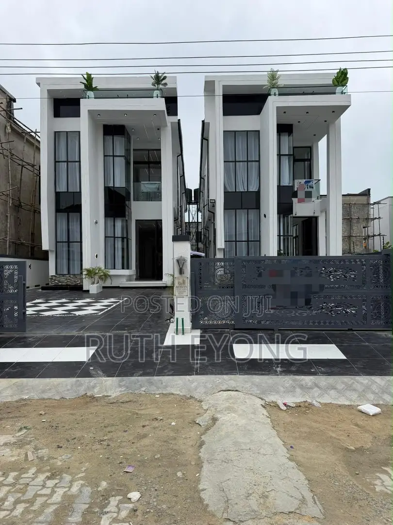 5bdrm Duplex in Ikota for sale in Ikota