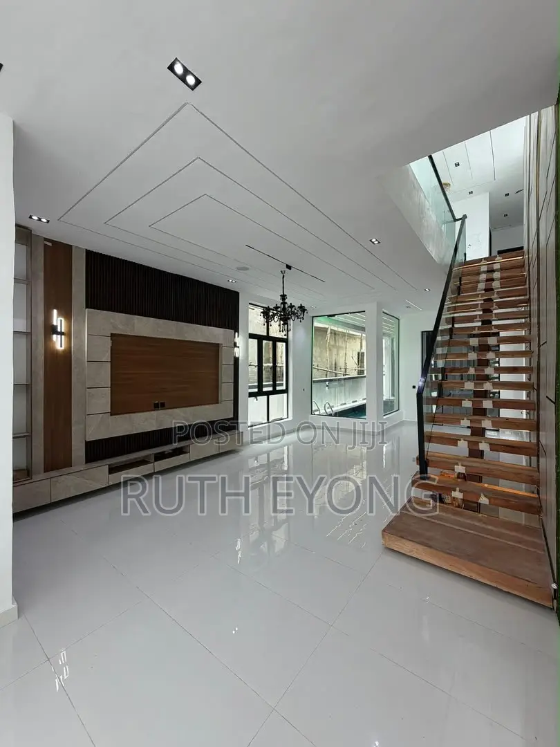 5bdrm Duplex in Ikota for sale in Ikota
