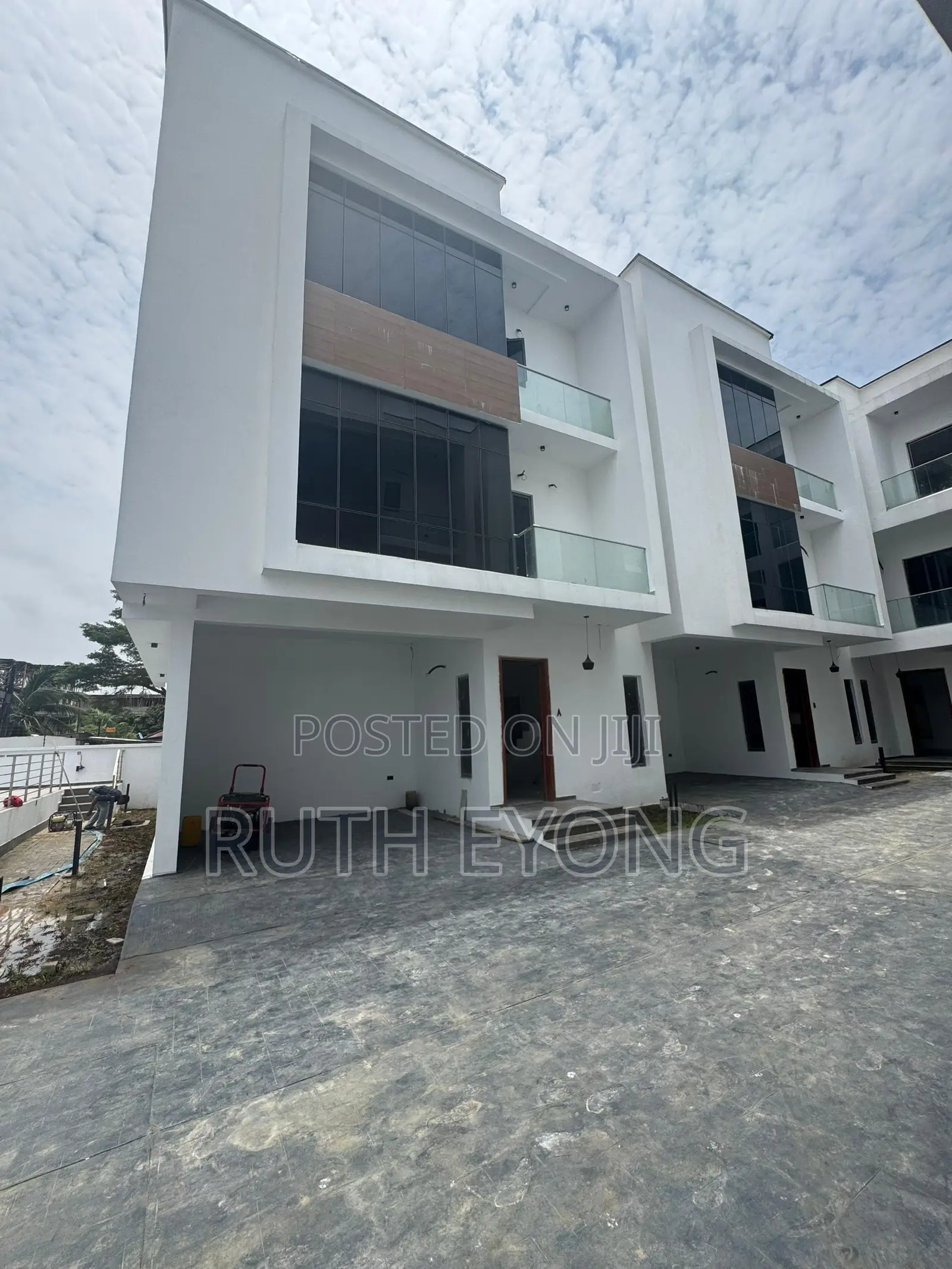 4bdrm Townhouse/Terrace in Lekki Phase 1 Lagos for sale in Lekki Phase 1