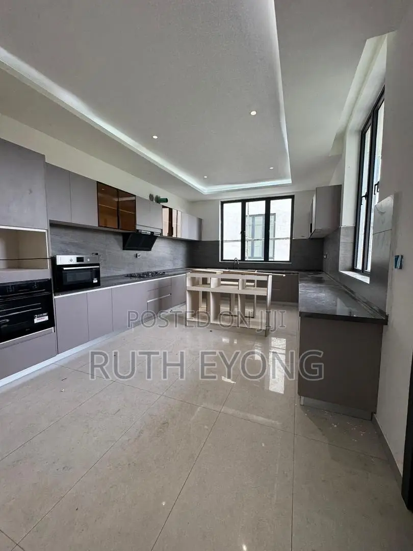 5bdrm Duplex in Banana Island for sale in Banana Island