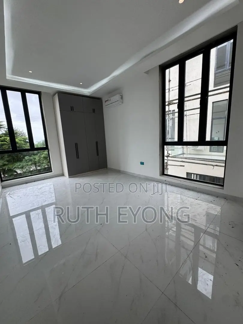 5bdrm Duplex in Banana Island for sale in Banana Island