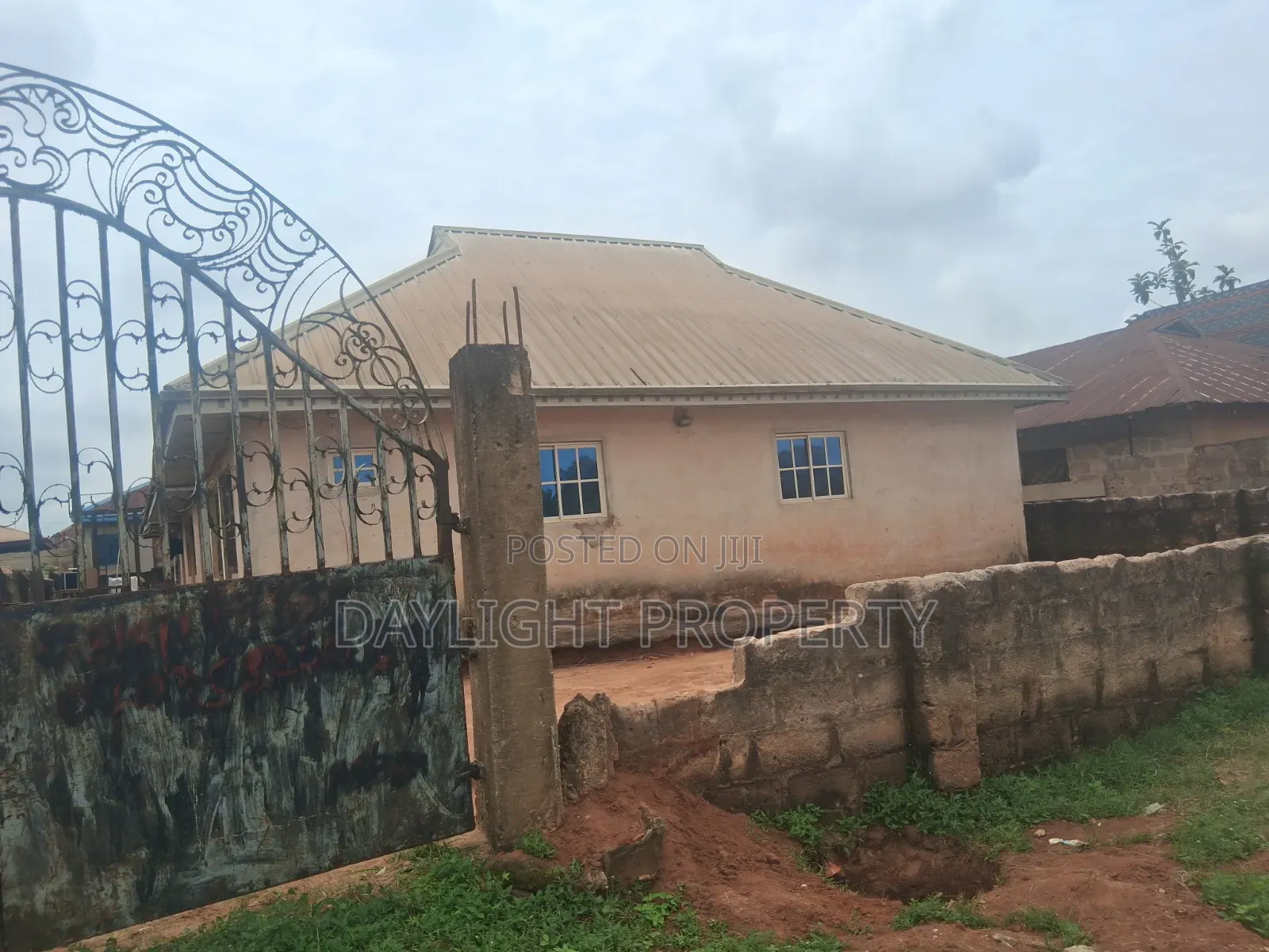 2bdrm Apartment in Daylight Property, Benin City for sale in Benin City