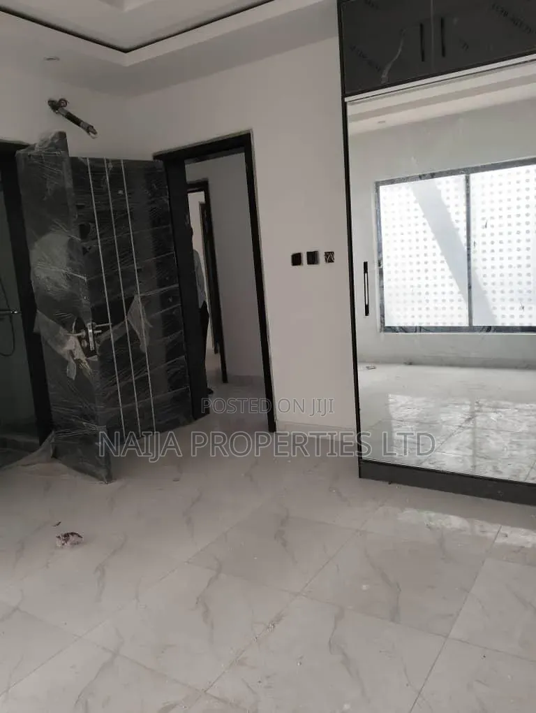 2units of 5 Bedroom Duplex With Bq at Lekki Phase 1 Right for Rent in Lekki Phase 1