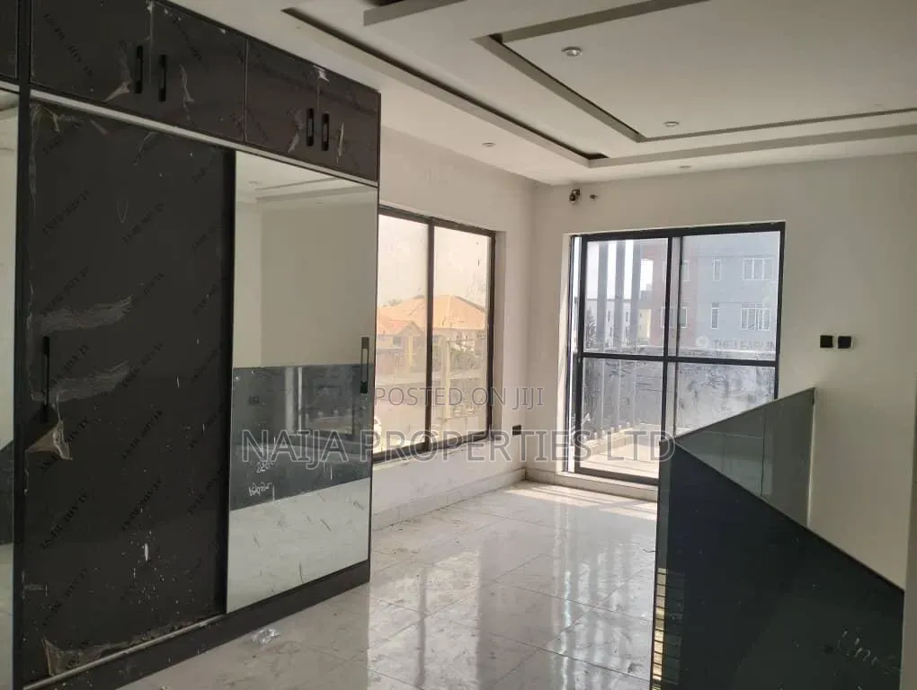 2units of 5 Bedroom Duplex With Bq at Lekki Phase 1 Right for Rent in Lekki Phase 1