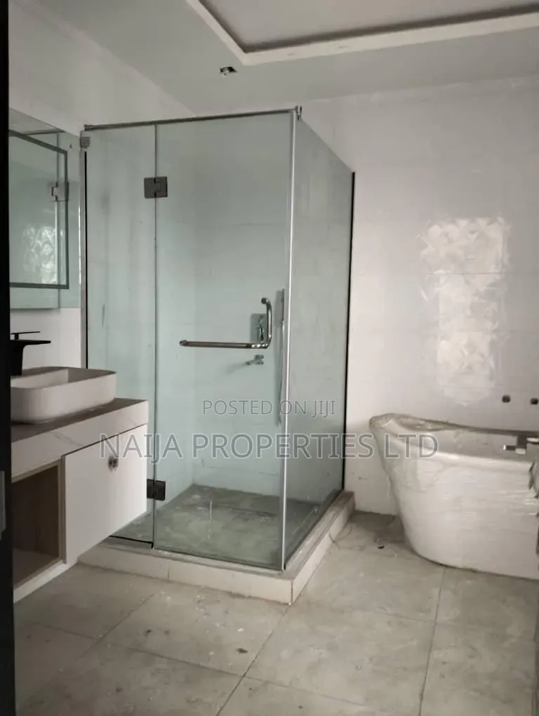 2units of 5 Bedroom Duplex With Bq at Lekki Phase 1 Right for Rent in Lekki Phase 1